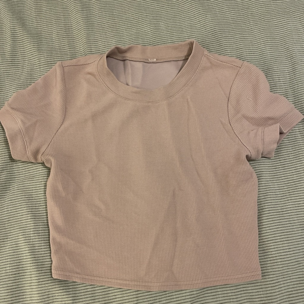 Pink alo cropped t shirt!